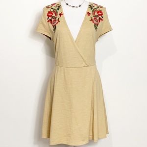 ✔️NWT|ZARA|Embroidered Surplice Wrap Dress|Med